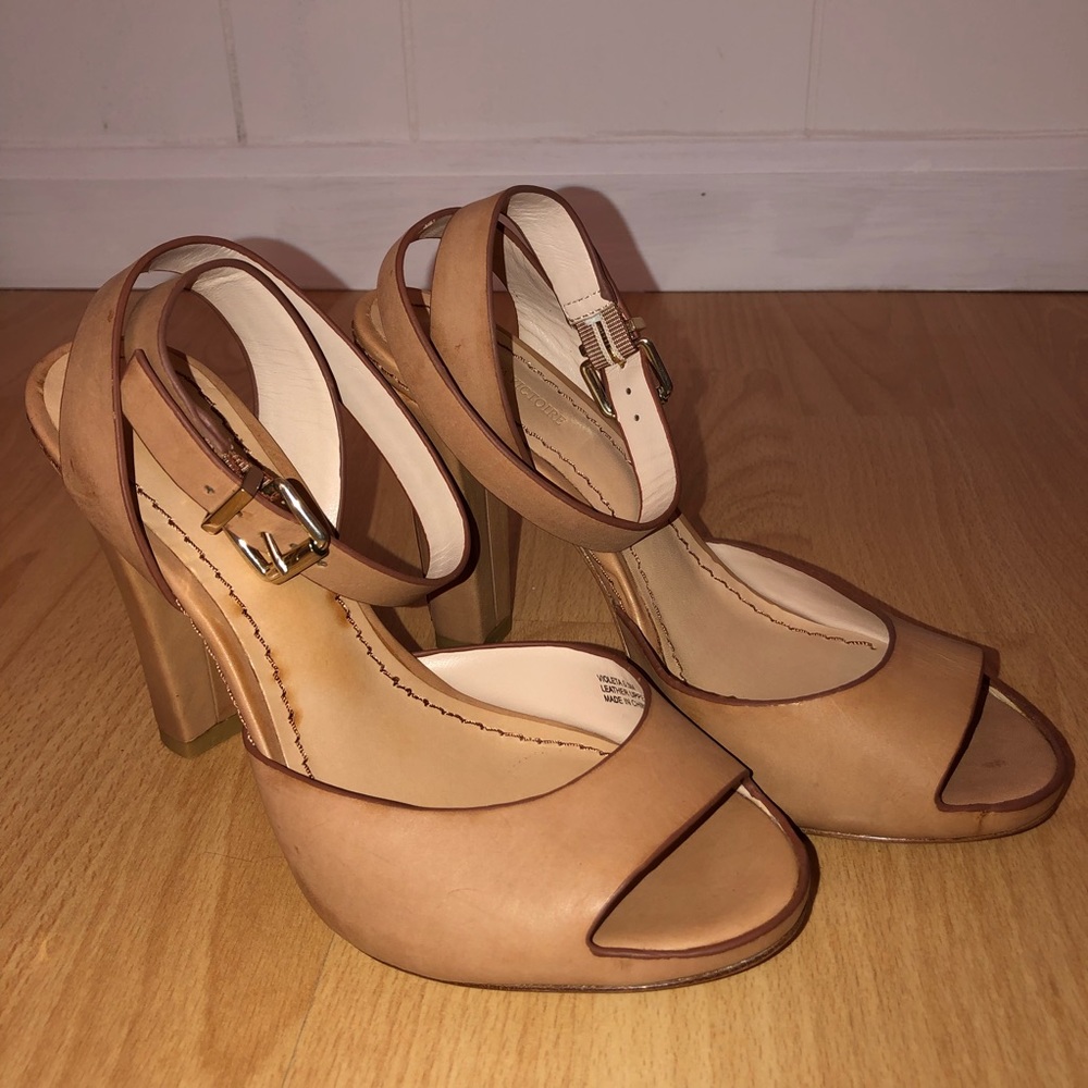 Pour La Victorie Nude Heels